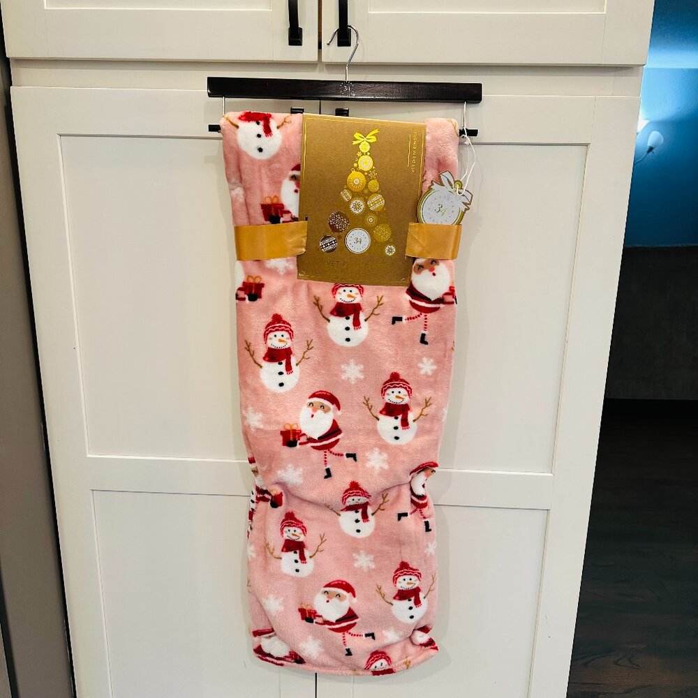 Artisan 34 Velvet Plush Throw Pink Santas Snowmen Oversized 50" x 70" NWT!